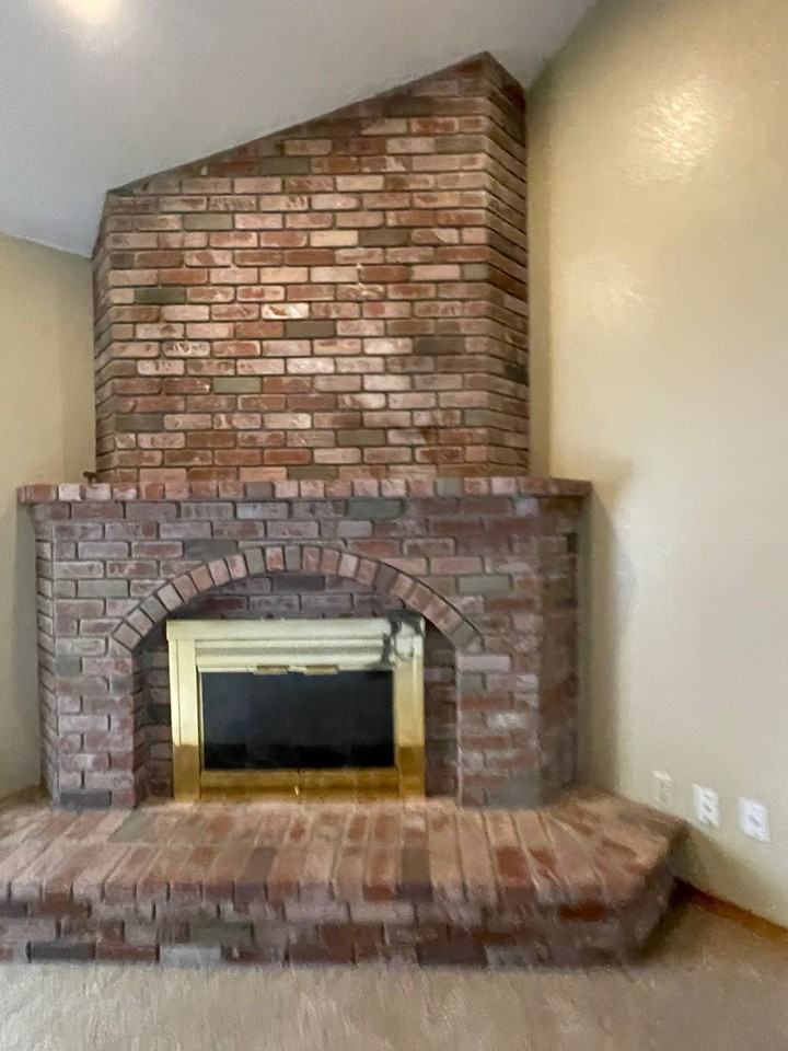 605 E Babcock Ave - Photo 4 of 37