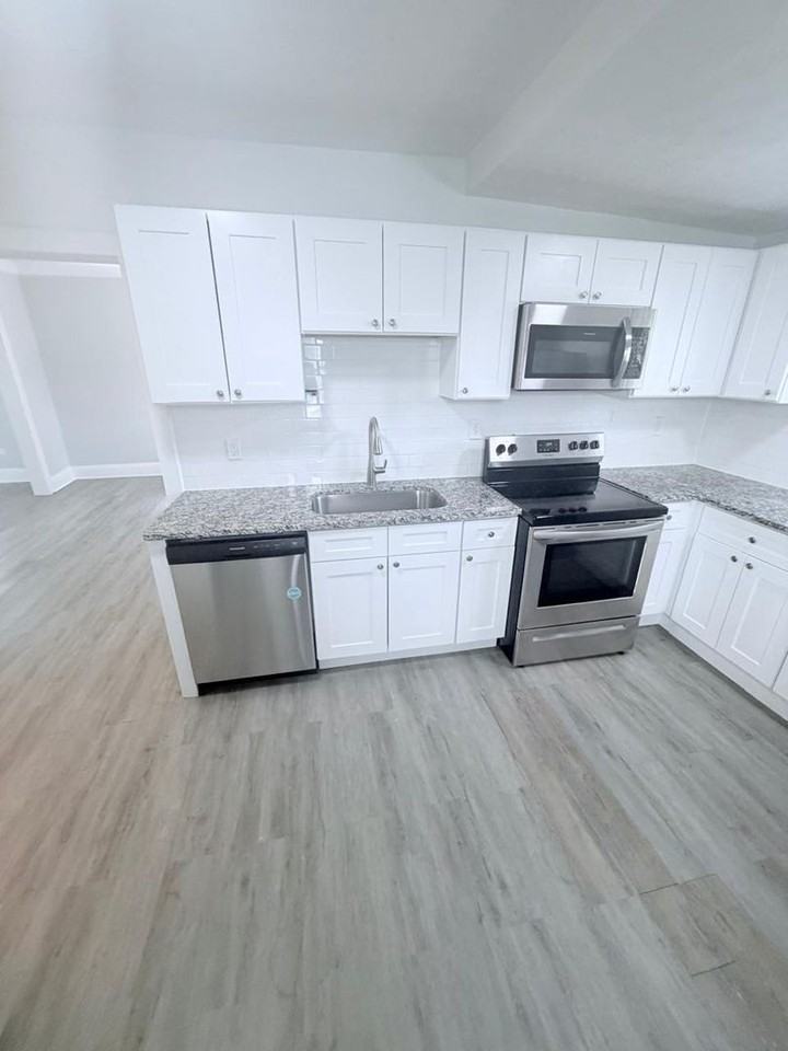 890 Nela View Rd - Photo 2 of 39