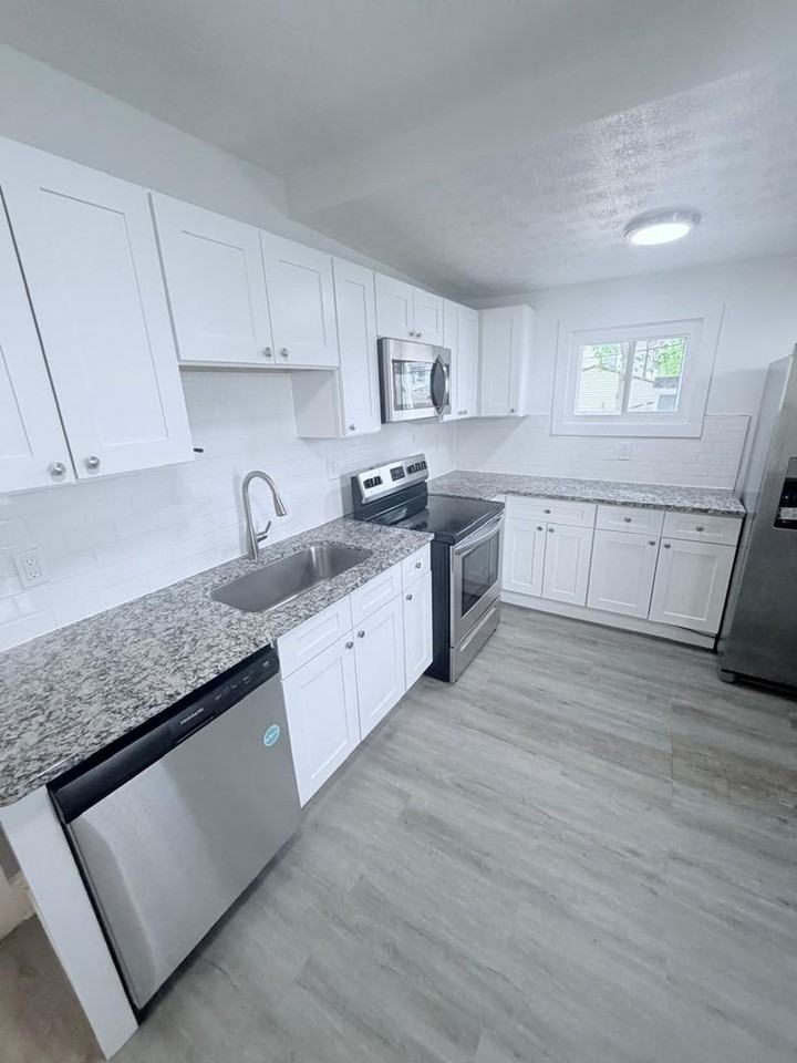 890 Nela View Rd - Photo 3 of 39