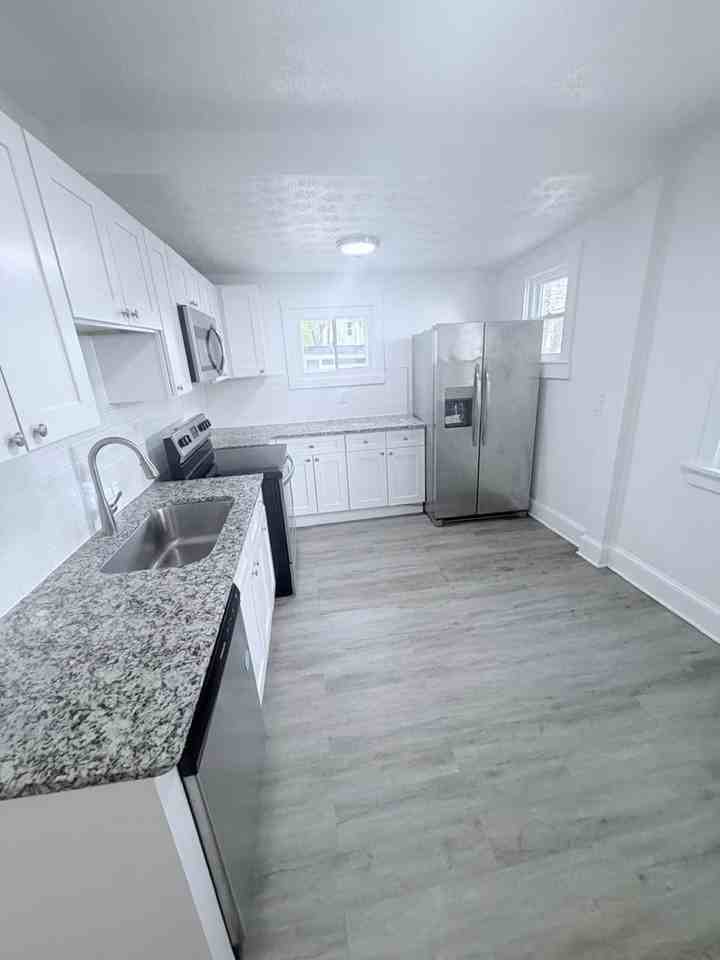 890 Nela View Rd - Photo 4 of 39