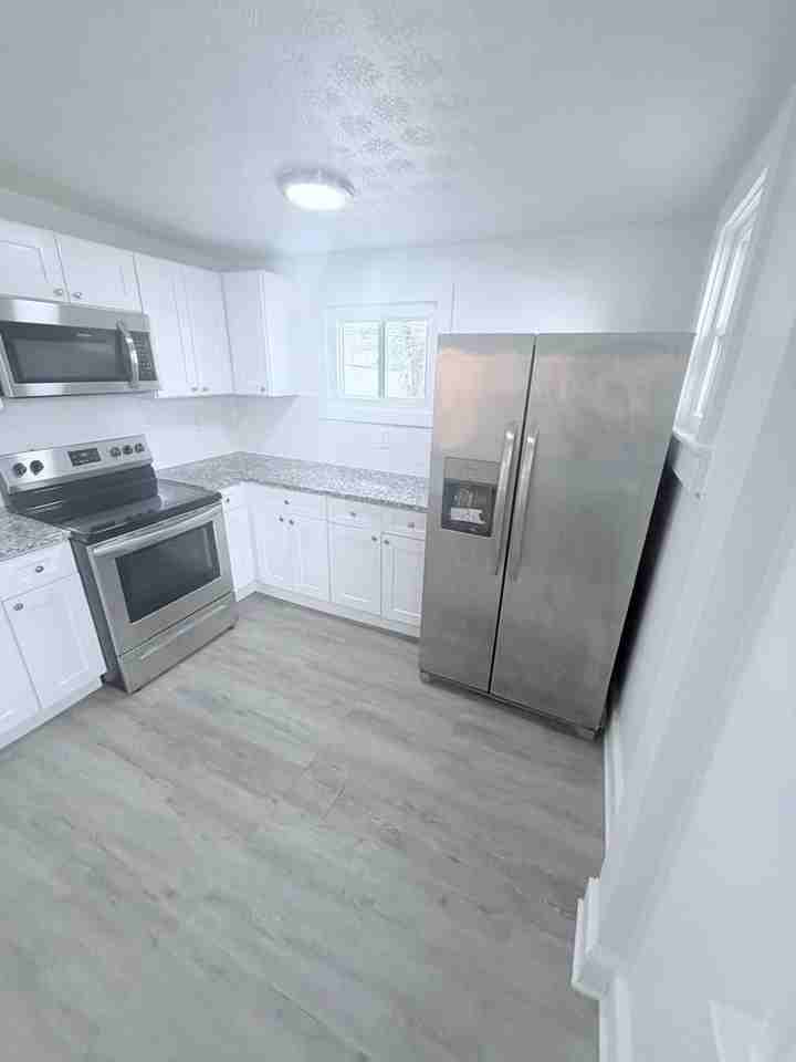 890 Nela View Rd - Photo 5 of 39