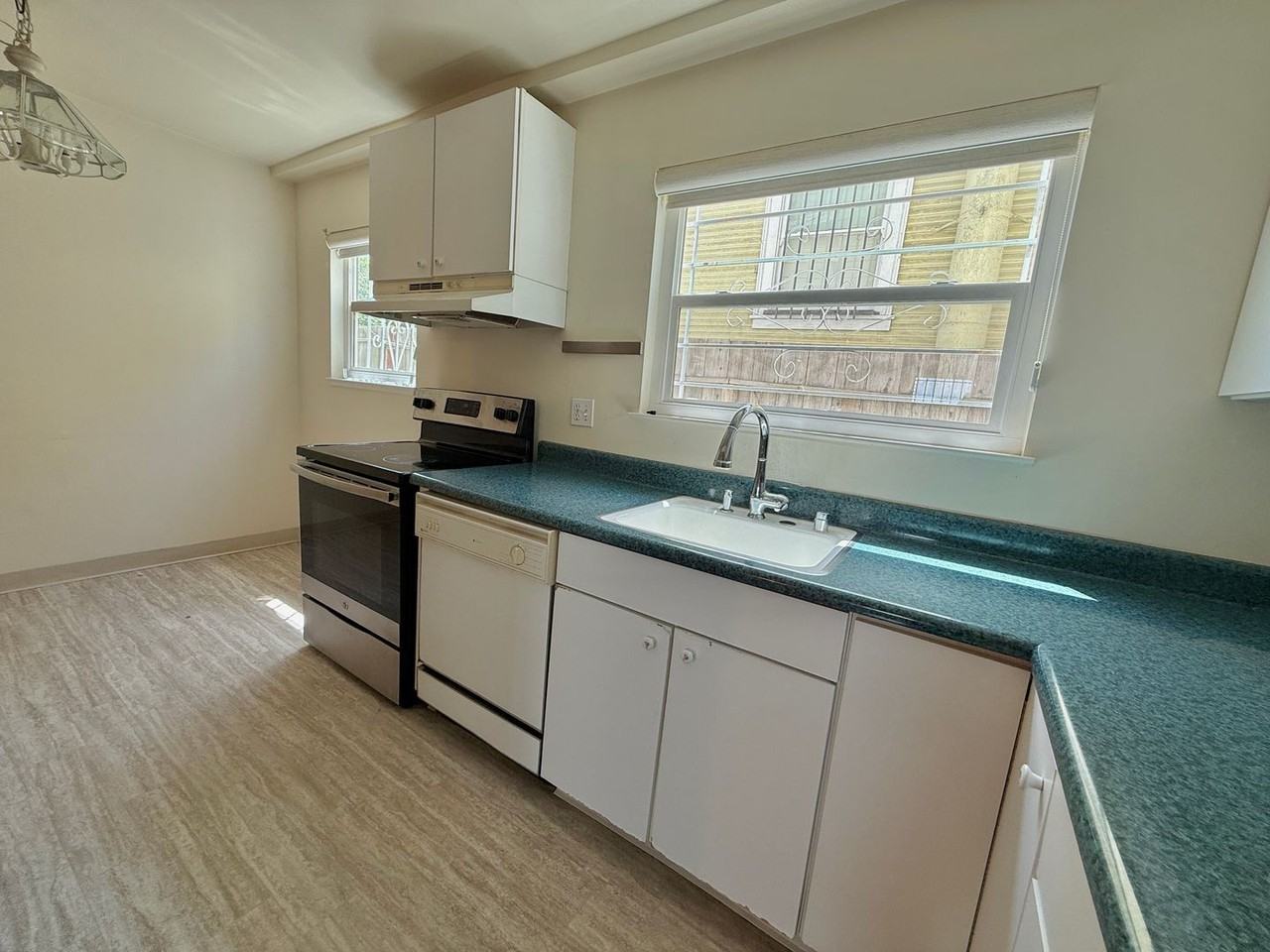 2606 Coolidge Ave - Photo 5 of 17