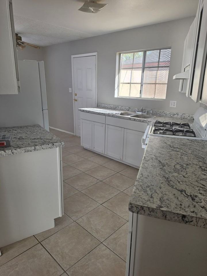 4751 Terra Linda Ave - Photo 4 of 13