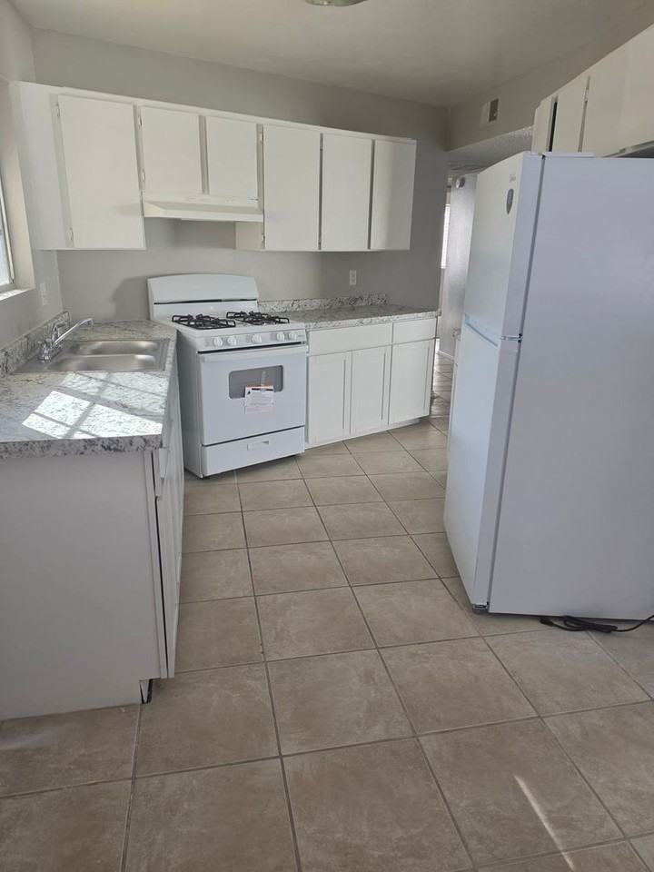 4751 Terra Linda Ave - Photo 5 of 13