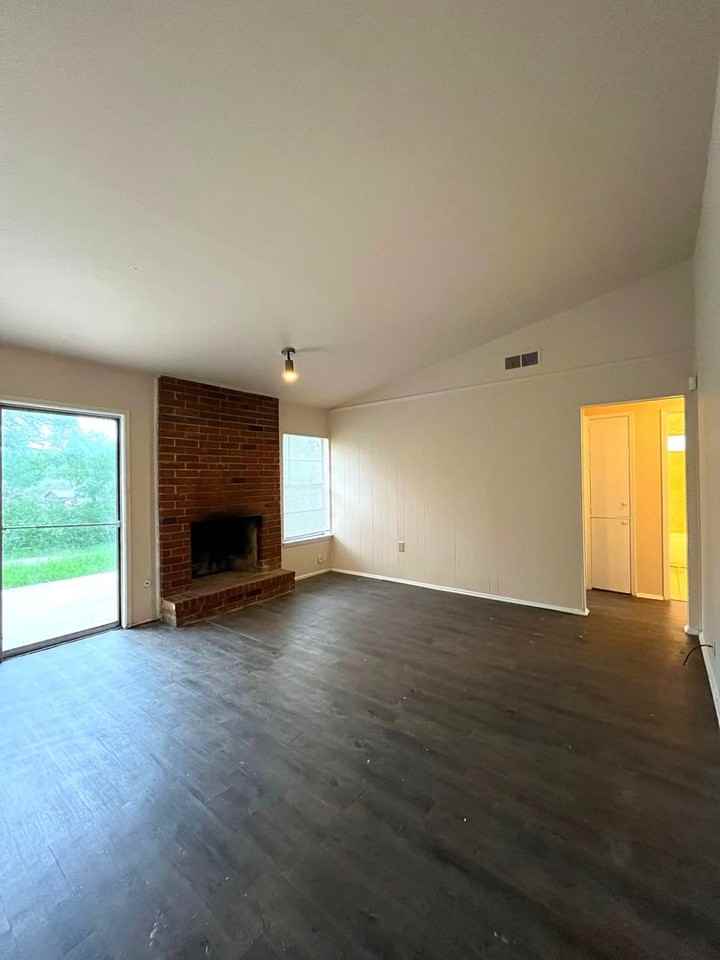 7607 Sage Oak St - Photo 2 of 11