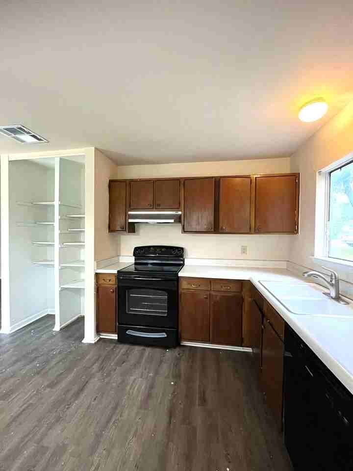 7607 Sage Oak St - Photo 3 of 11