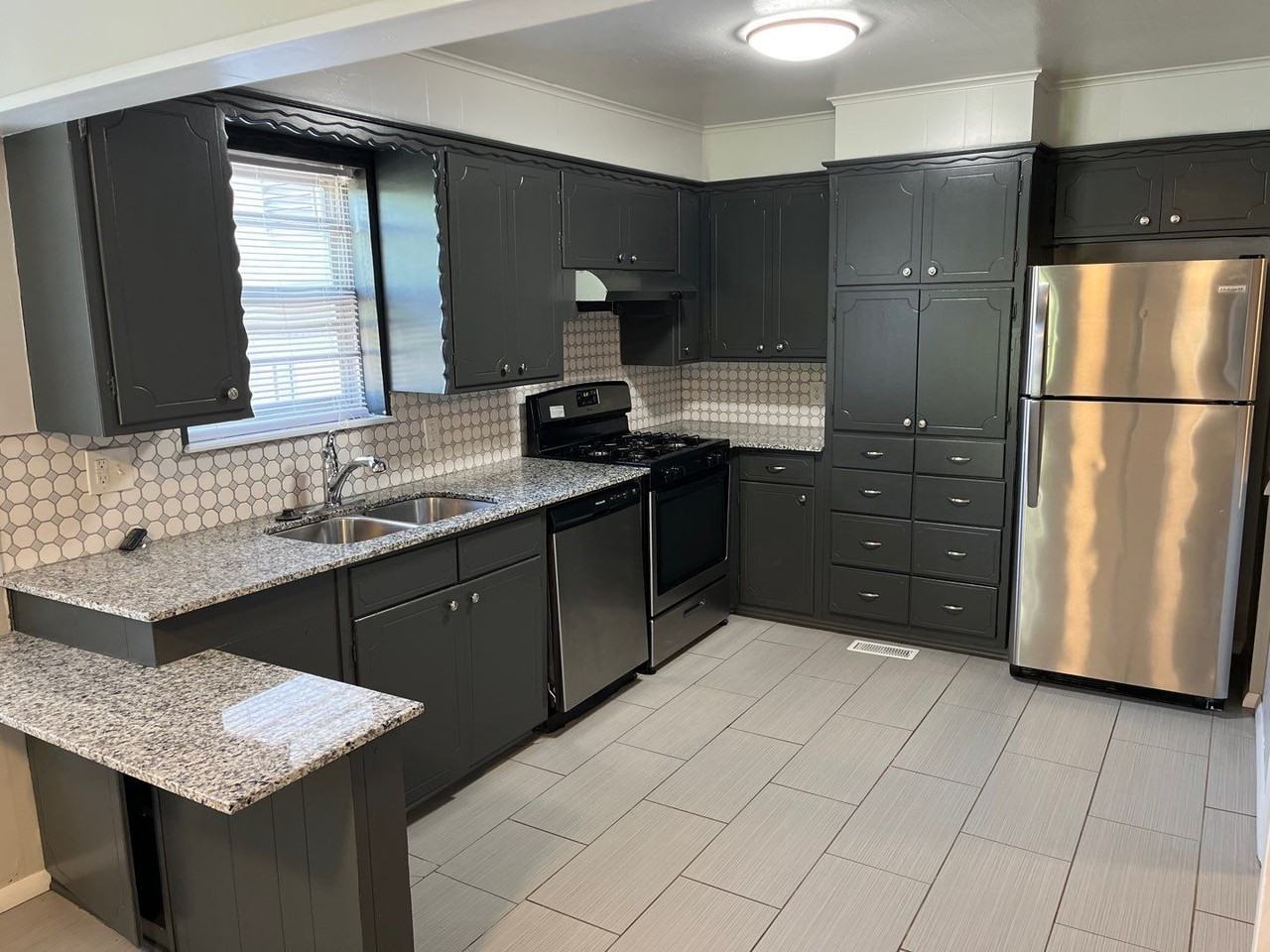 1119 N Boulevard - Photo 3 of 19