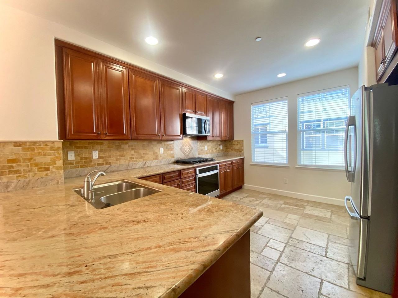 268 Fountain Grass Ter - Photo 4 of 14