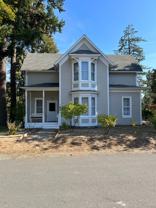 325 325 NW Pine St - Photo 1 of 1