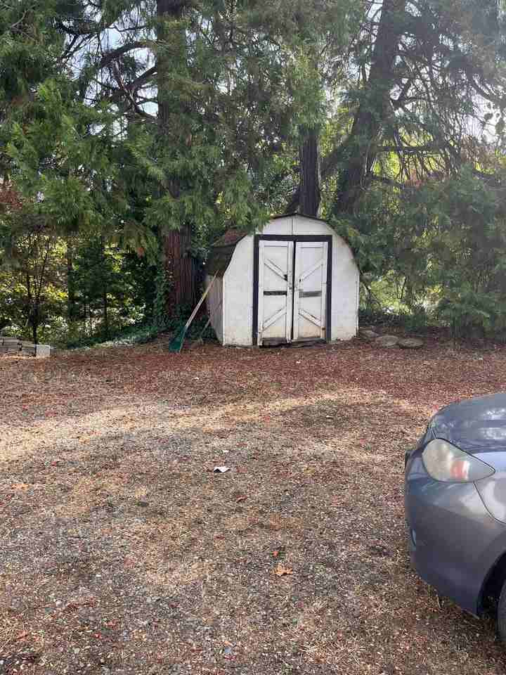 325 S Pine St - Photo 5 of 28