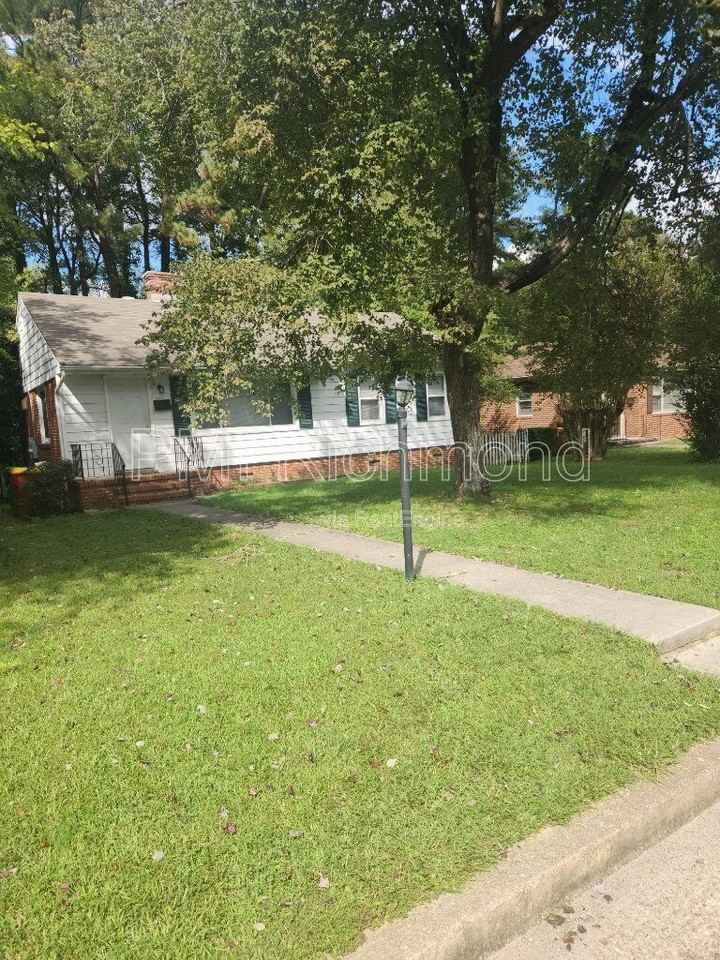 915 Northampton Rd - Photo 2 of 8