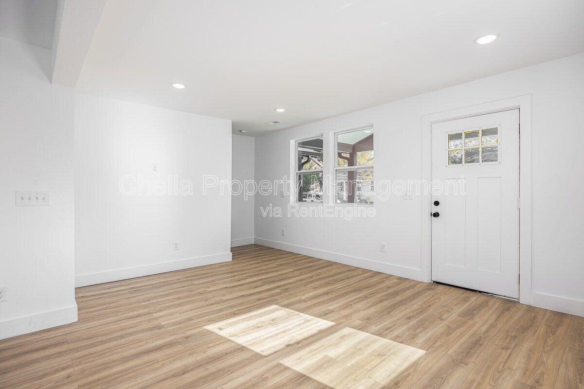 1012 Debow St #B - Photo 6 of 29