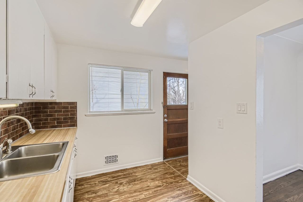 2531 S Pennsylvania St - Photo 6 of 13