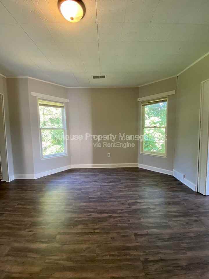98 Van Buren St E - Photo 2 of 10