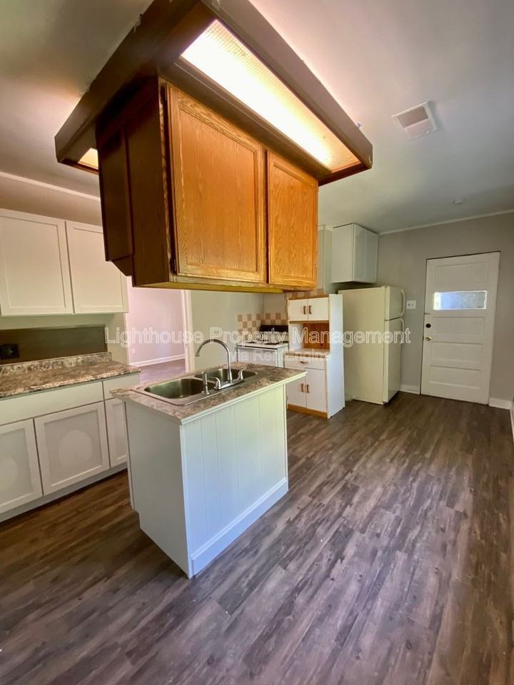 98 Van Buren St E - Photo 5 of 10