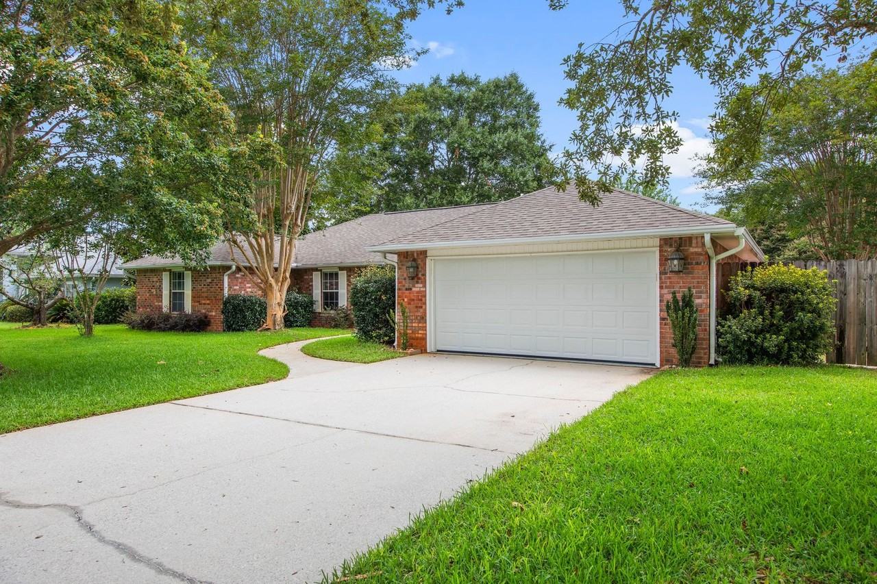 4405 Southminster Cir - Photo 3 of 50