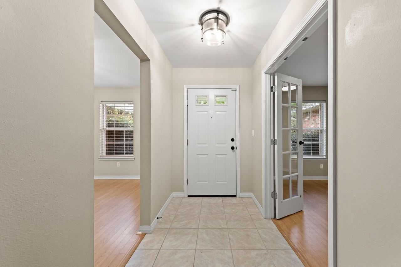 4405 Southminster Cir - Photo 6 of 50