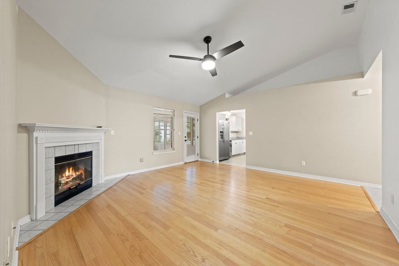 4405 Southminster Cir - Photo 7 of 50