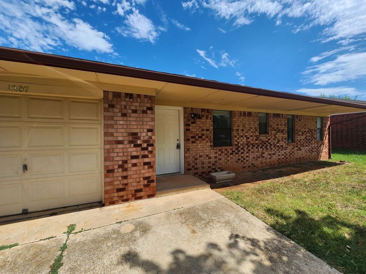 1207 Whispering Glen St - Photo 2 of 50