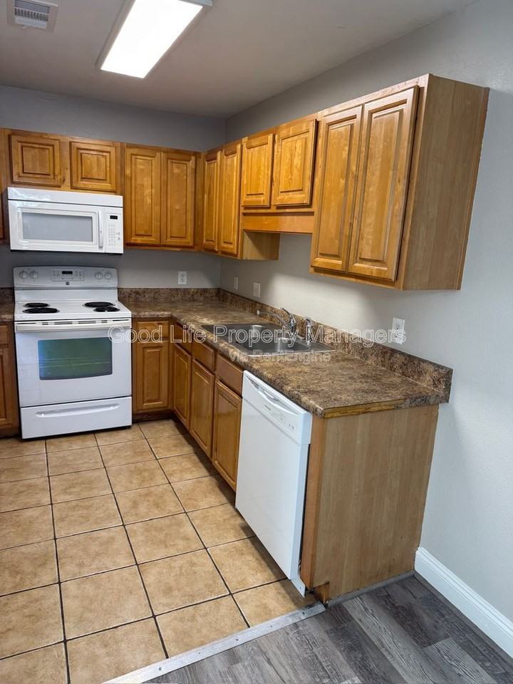 8440 Chisholm Rd #B - Photo 3 of 13