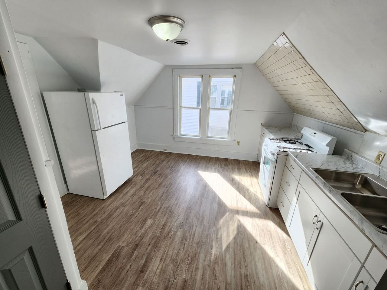 815 N Grant Ave #A - Photo 6 of 28