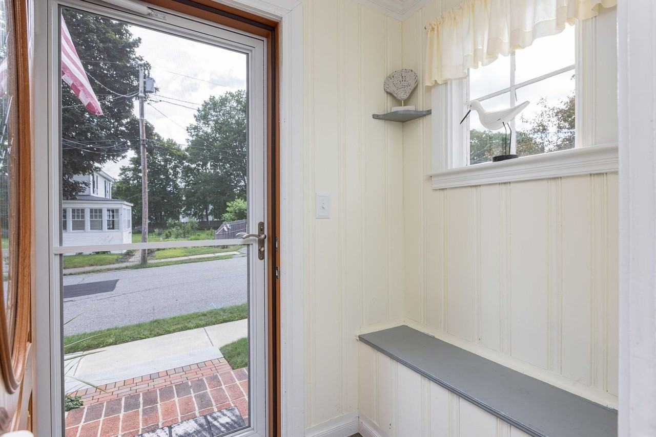 61 Elsmere Ave - Photo 2 of 37