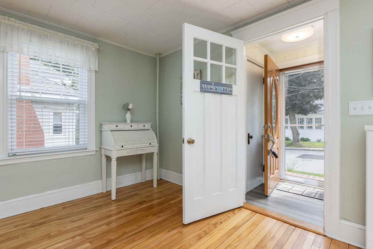 61 Elsmere Ave - Photo 3 of 37