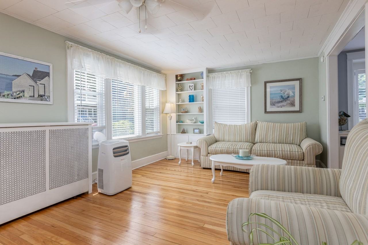 61 Elsmere Ave - Photo 5 of 37