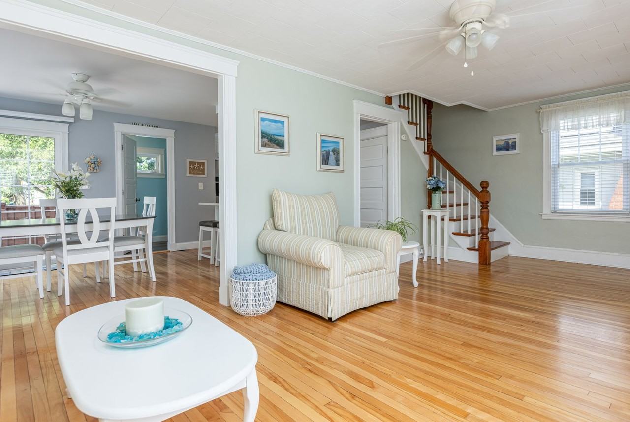 61 Elsmere Ave - Photo 6 of 37