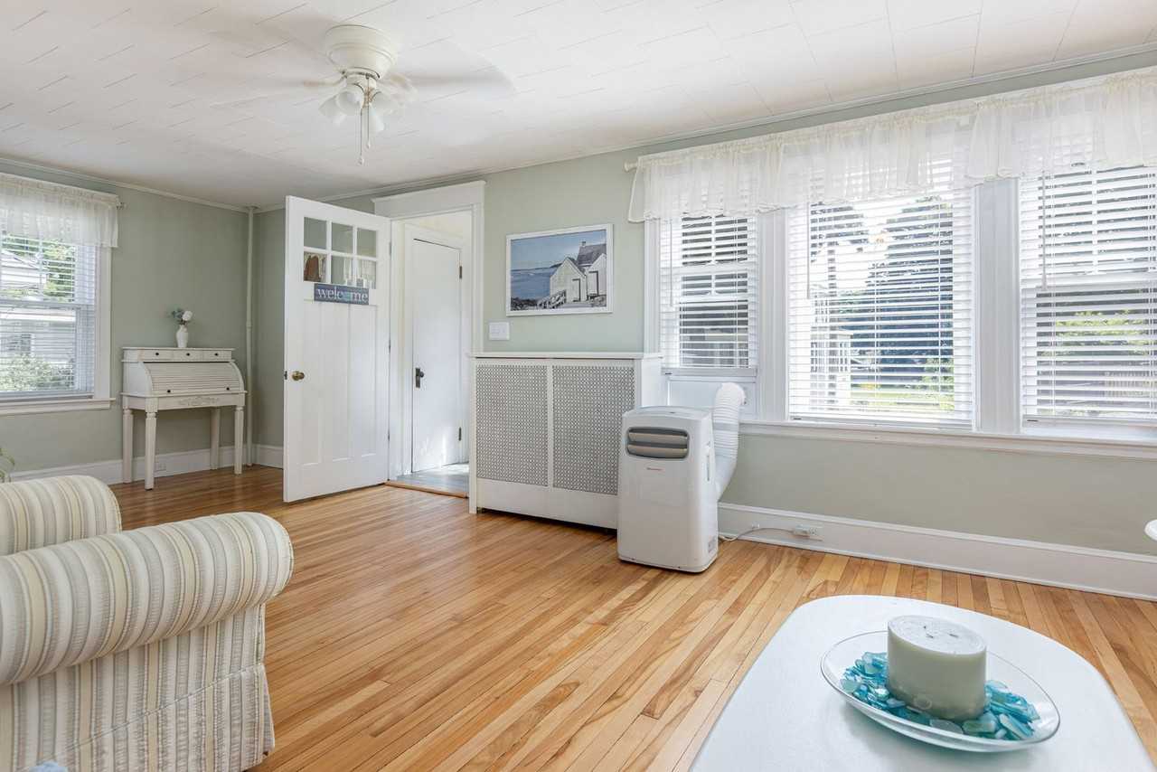 61 Elsmere Ave - Photo 7 of 37