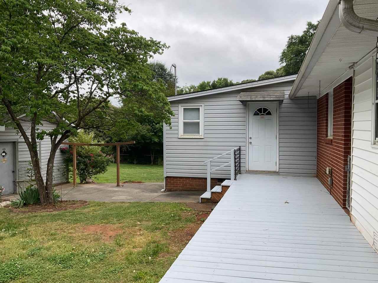 1116 Lower Dallas Hwy - Photo 3 of 16