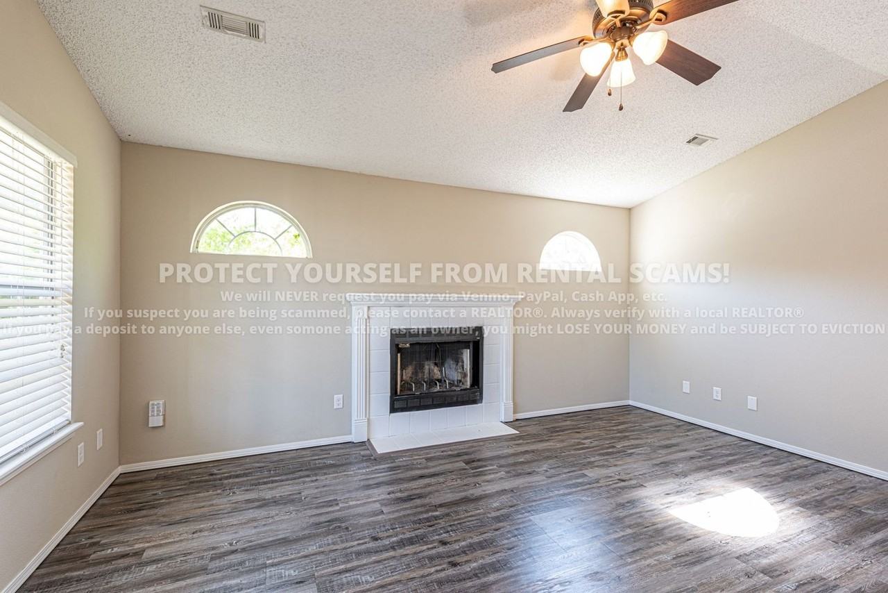 3031 W Essex Dr - Photo 3 of 13