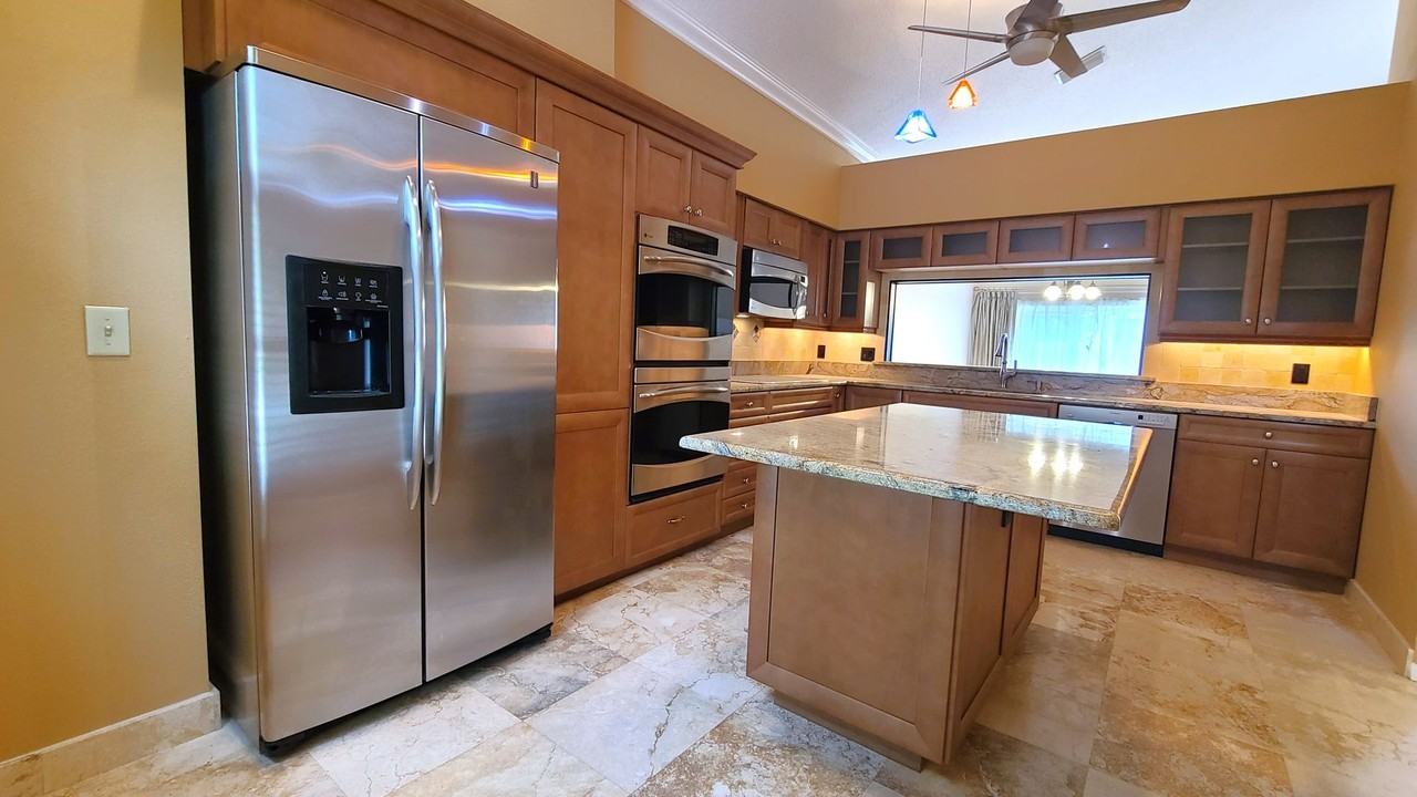 1103 Metwood Ct - Photo 3 of 38