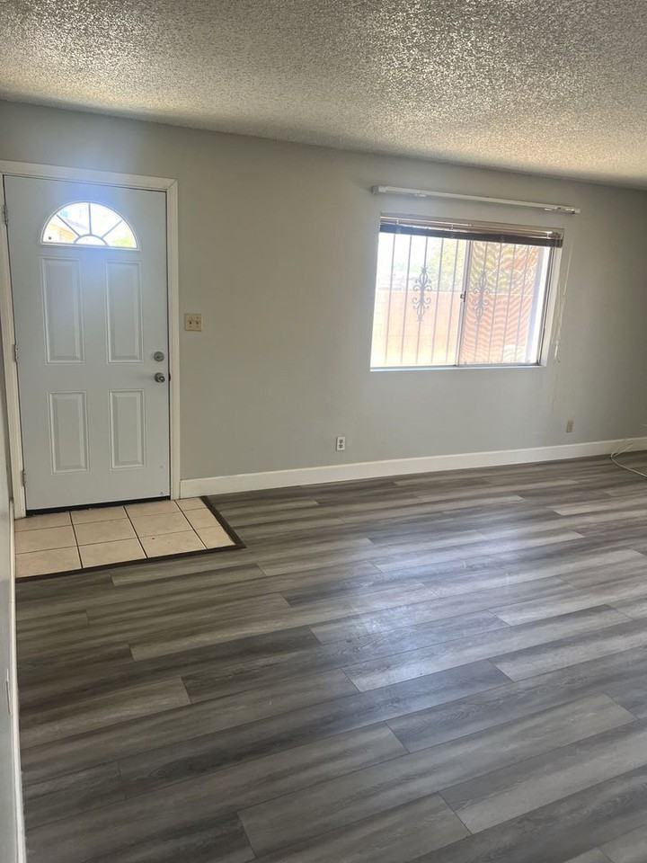 1309 E Cartier Ave - Photo 5 of 17