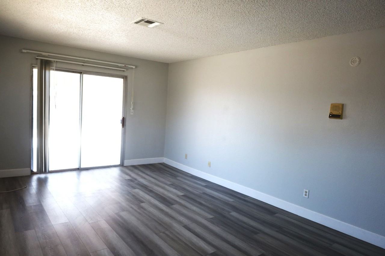 1309 E Cartier Ave - Photo 7 of 17