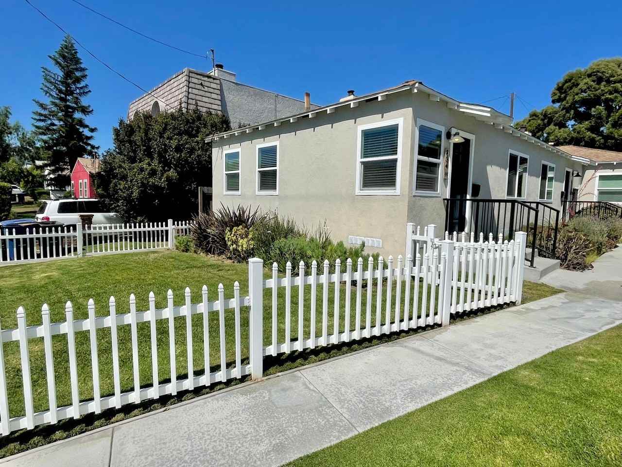 834 Penn St - Photo 2 of 10