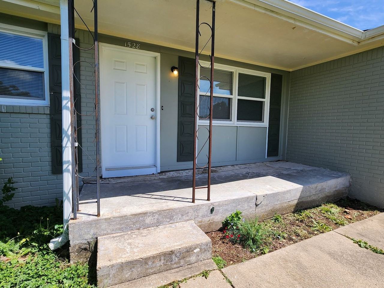 1528 S Catalina Ave - Photo 2 of 26