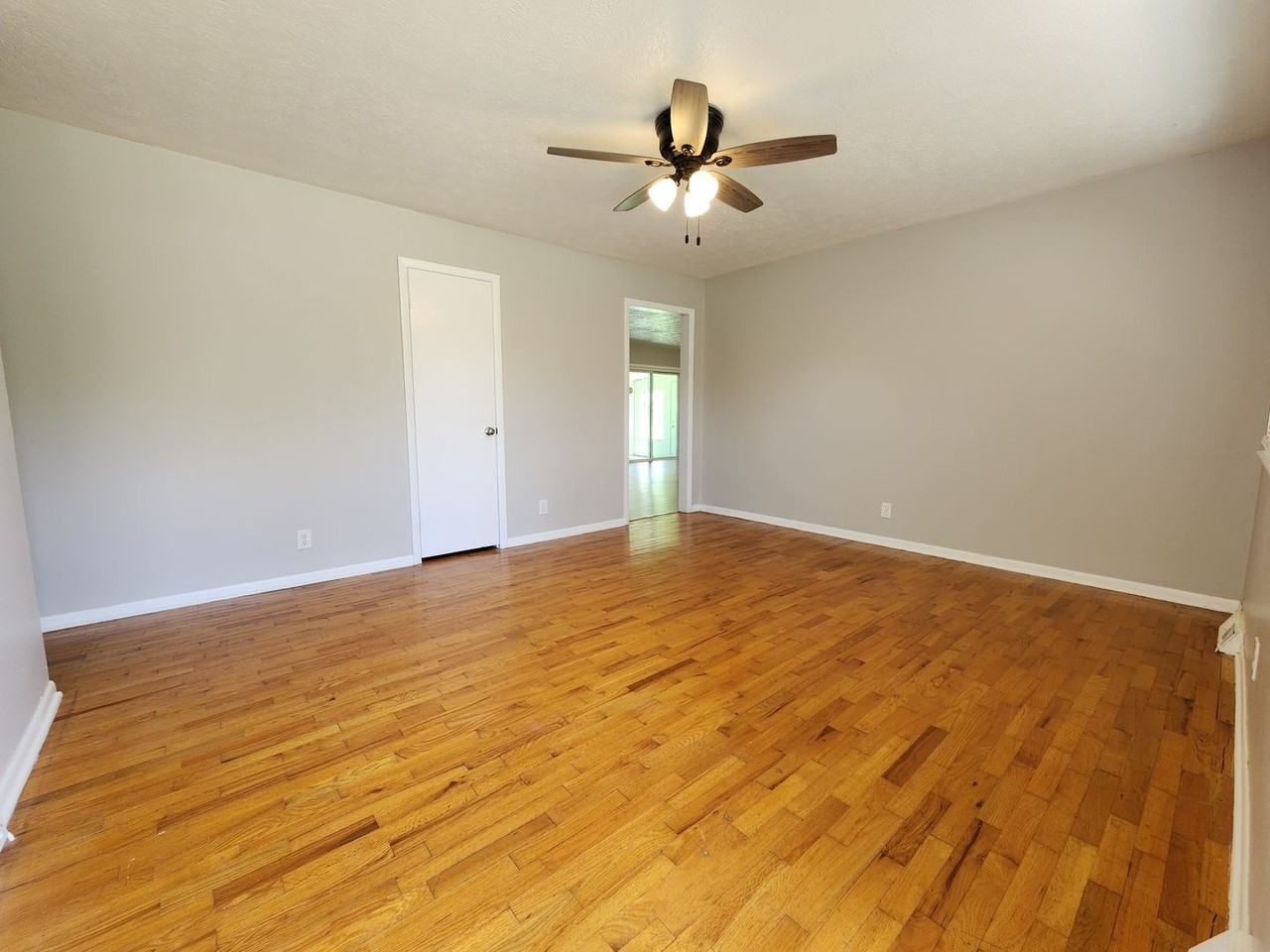 1528 S Catalina Ave - Photo 3 of 26