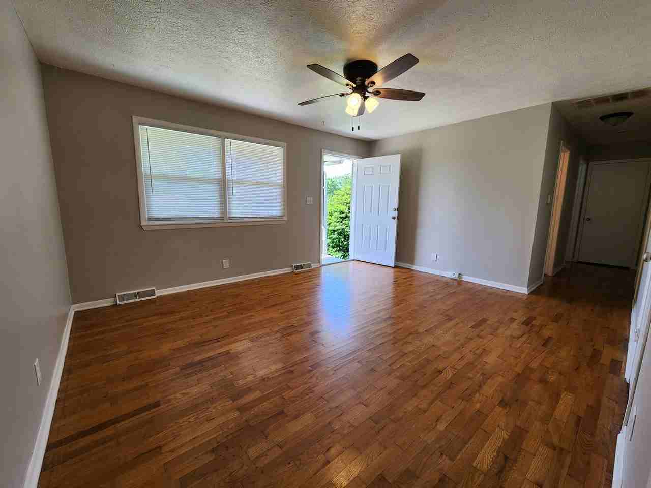 1528 S Catalina Ave - Photo 4 of 26