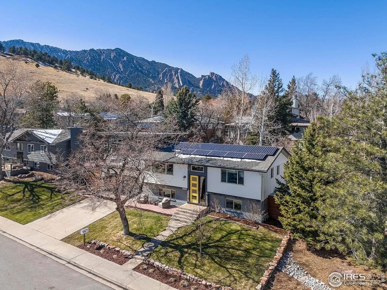 2355 Hillsdale Way - Photo 4 of 30