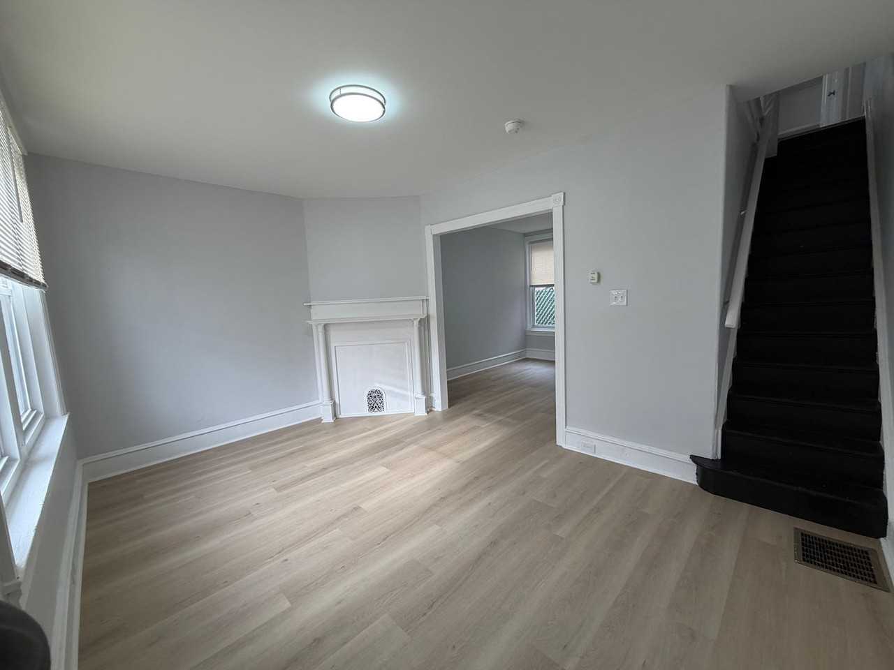 4140 N Darien St - Photo 4 of 36