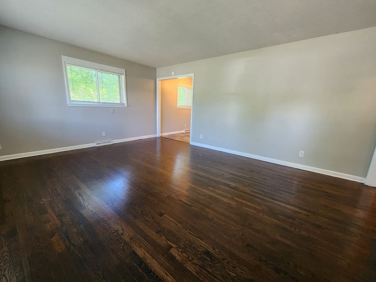 2655 S Stewart Ave - Photo 2 of 21