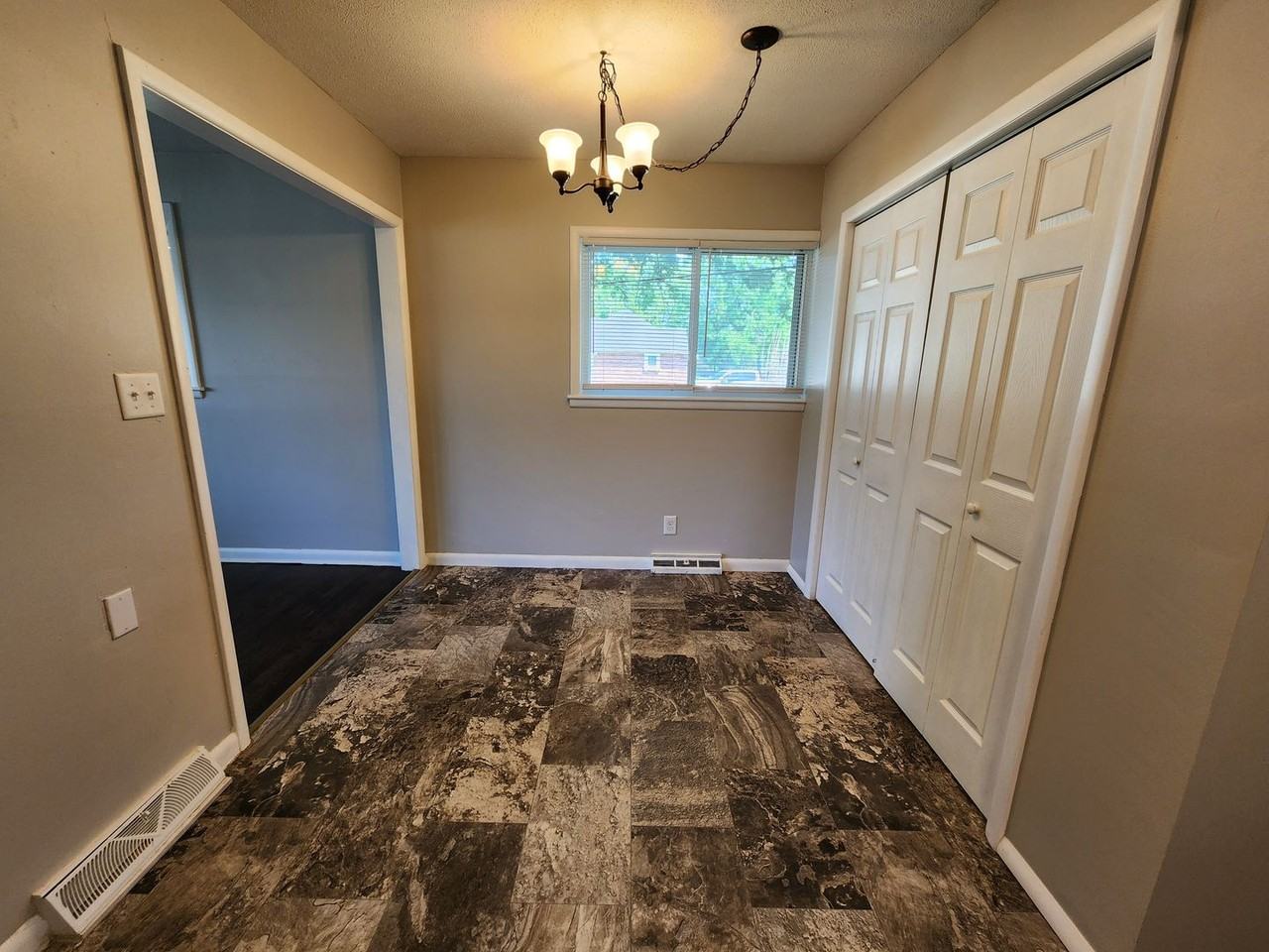2655 S Stewart Ave - Photo 7 of 21