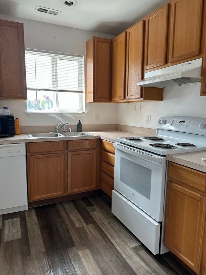 839 S Division St #A - Photo 5 of 7