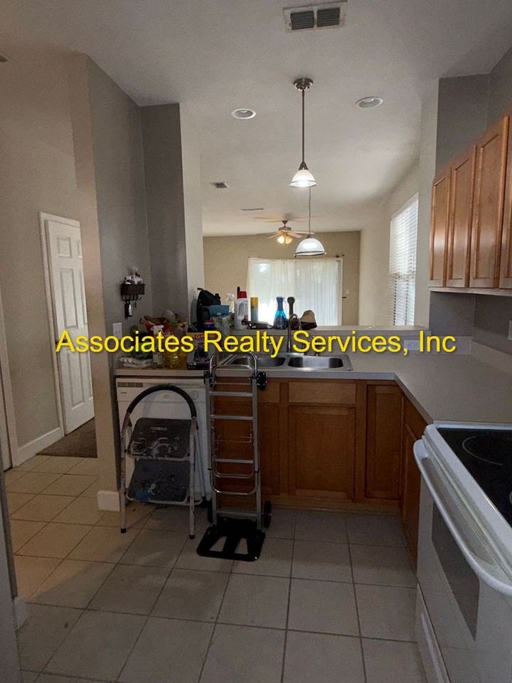 865 Nw 21st Ave - Photo 5 of 18