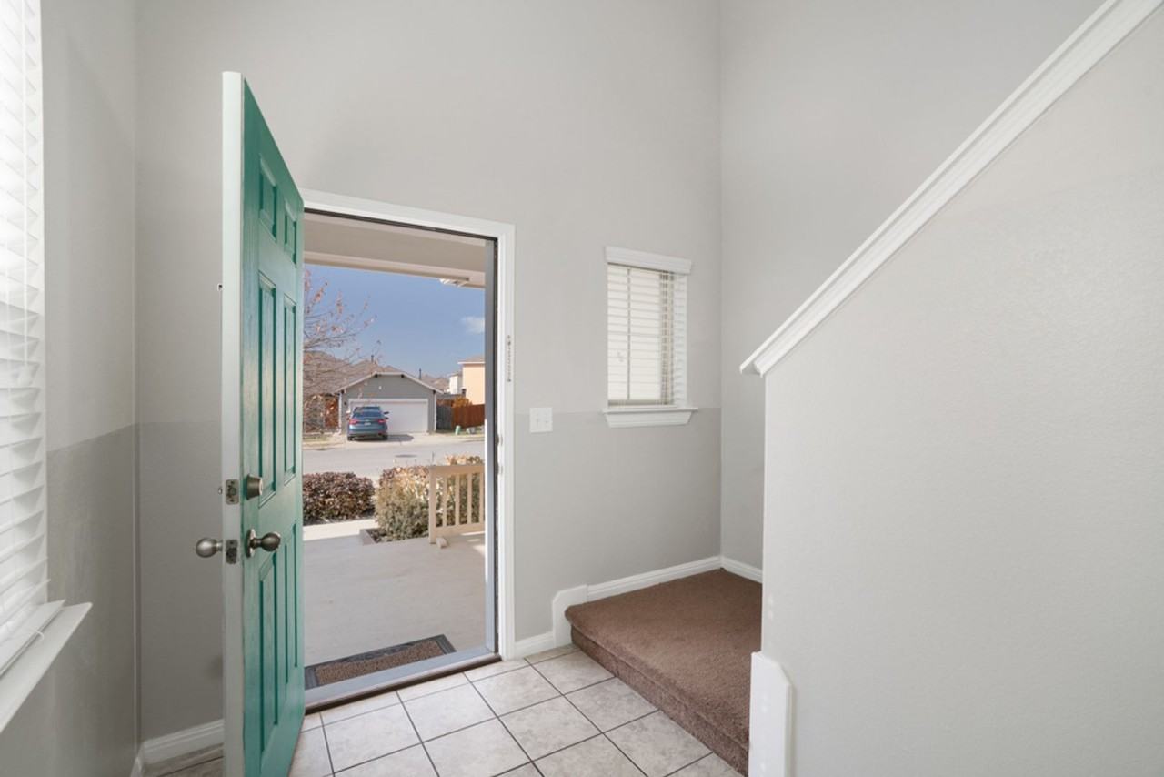 156 Triumph Rd - Photo 4 of 24