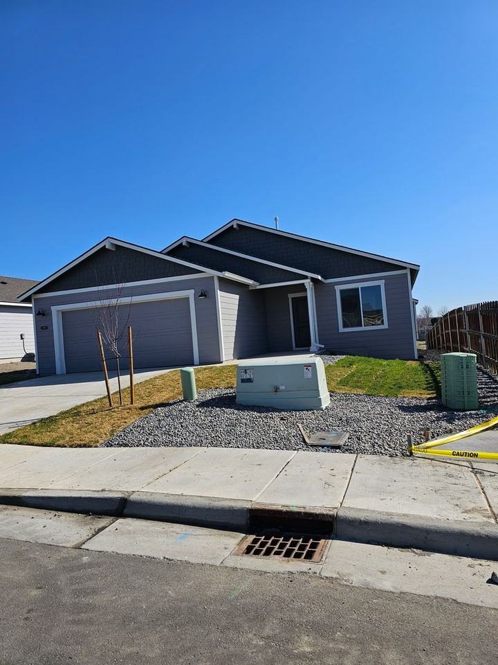 2102 Ne 6th St - Photo 2 of 39