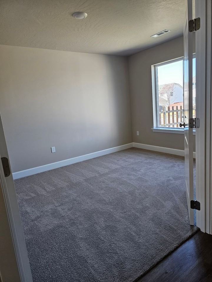 2102 Ne 6th St - Photo 4 of 39