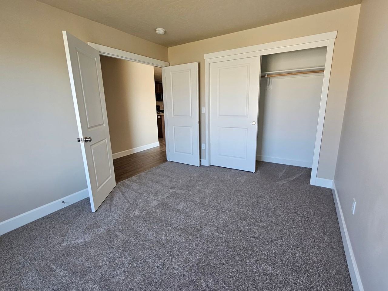 2102 Ne 6th St - Photo 5 of 39