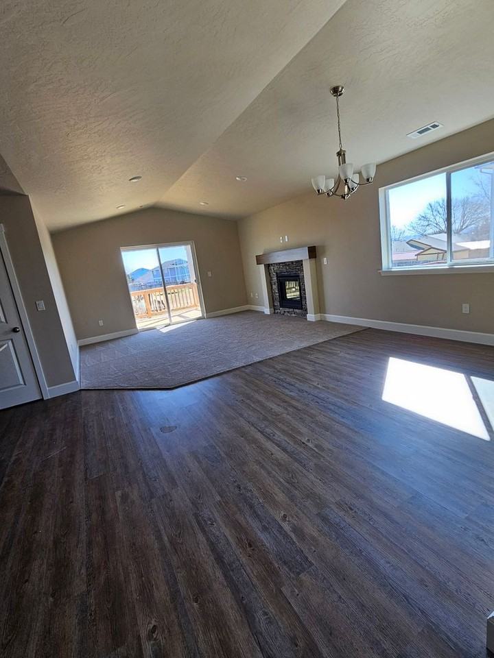 2102 Ne 6th St - Photo 7 of 39